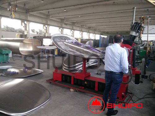 封頭旋邊(德國(guó)客戶使用現(xiàn)場(chǎng)) 封頭旋邊(德國(guó)客戶使用現(xiàn)場(chǎng))