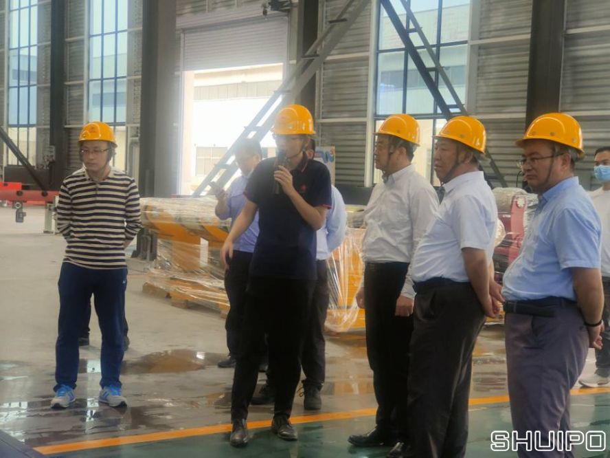 山東省科學院激光研究所所長賈中青、山東省機械設計研究院院長林江海帶領激光、高端裝備領域專家一行9人到水泊焊割實地調研2